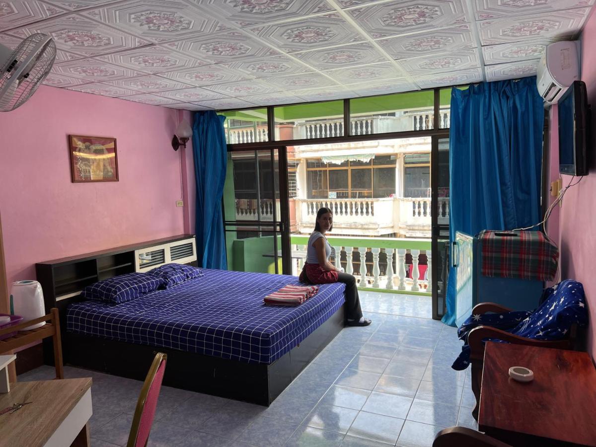 Yuri Guesthouse جومتين بيتش المظهر الخارجي الصورة